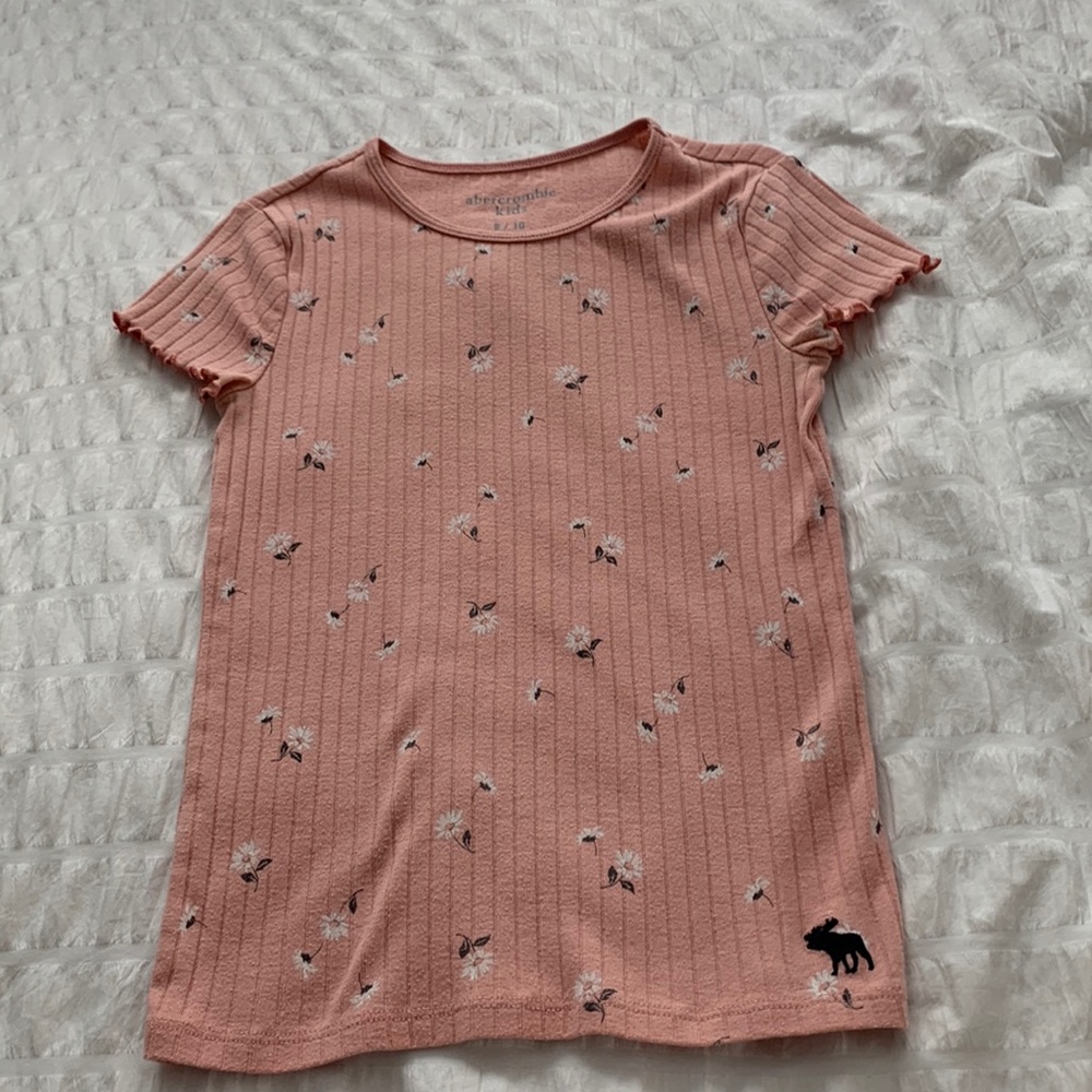 Super soft super cute Abercrombie kids and 9/10 size